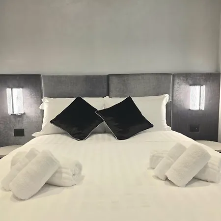 Victoria Suites